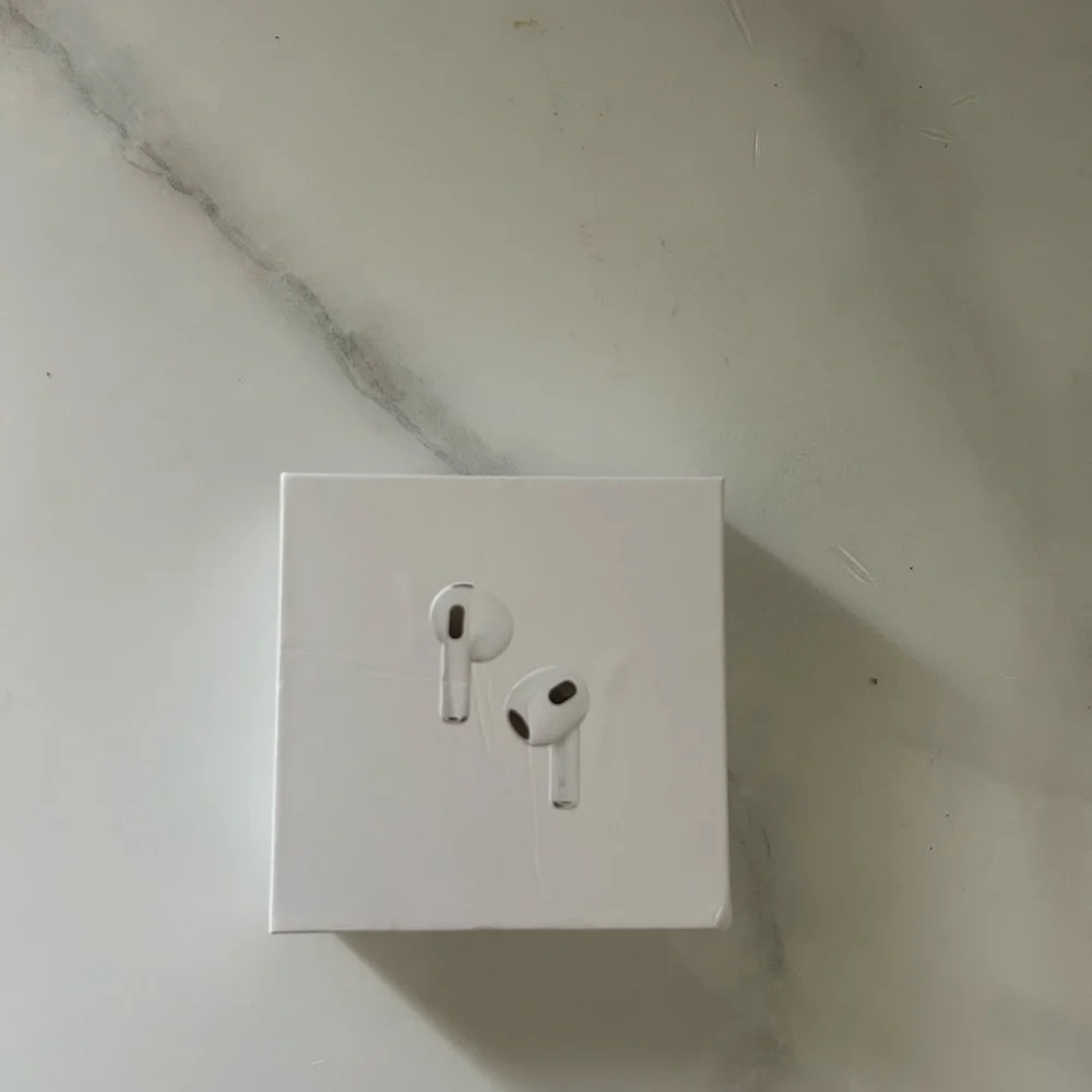 Apple White Wireless Headset with Superior Sound Quality
